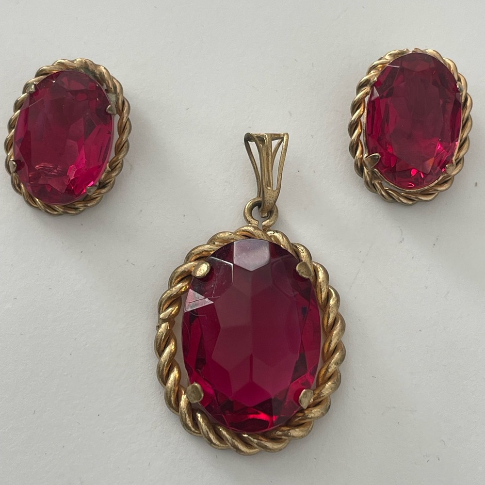 Stunning Vintage Gold and Red Jewelry Set